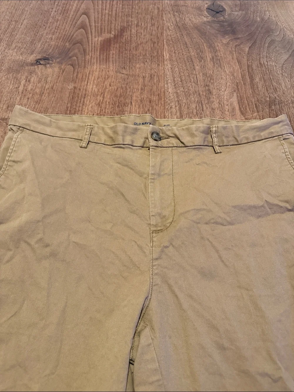 OLD NAVY Slim-Fit Shorts - 40